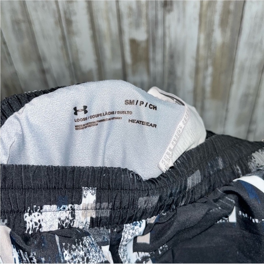 Under Armor Loose Black & White Printed Breathable Shorts - Picture 3 of 3